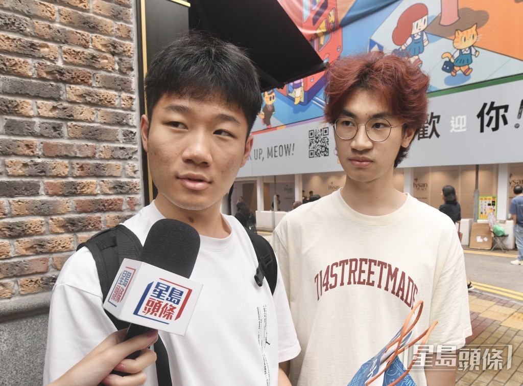 (左起)來自廣州的王先生和鄧先生。 (左起)來自廣州的王先生和鄧先生。