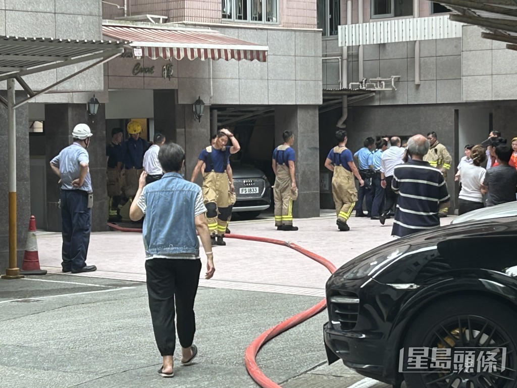 消防到場將火救熄。 消防到場將火救熄。