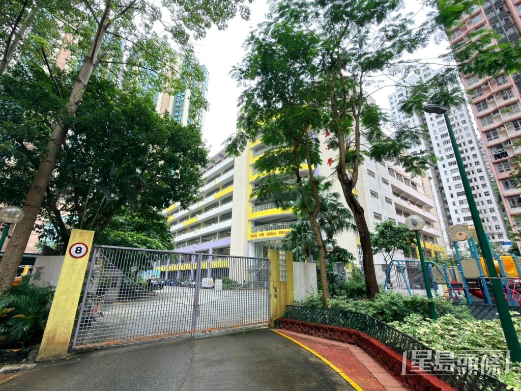 小學女廁風扇短路發生火警，毋須疏散。梁國峰攝