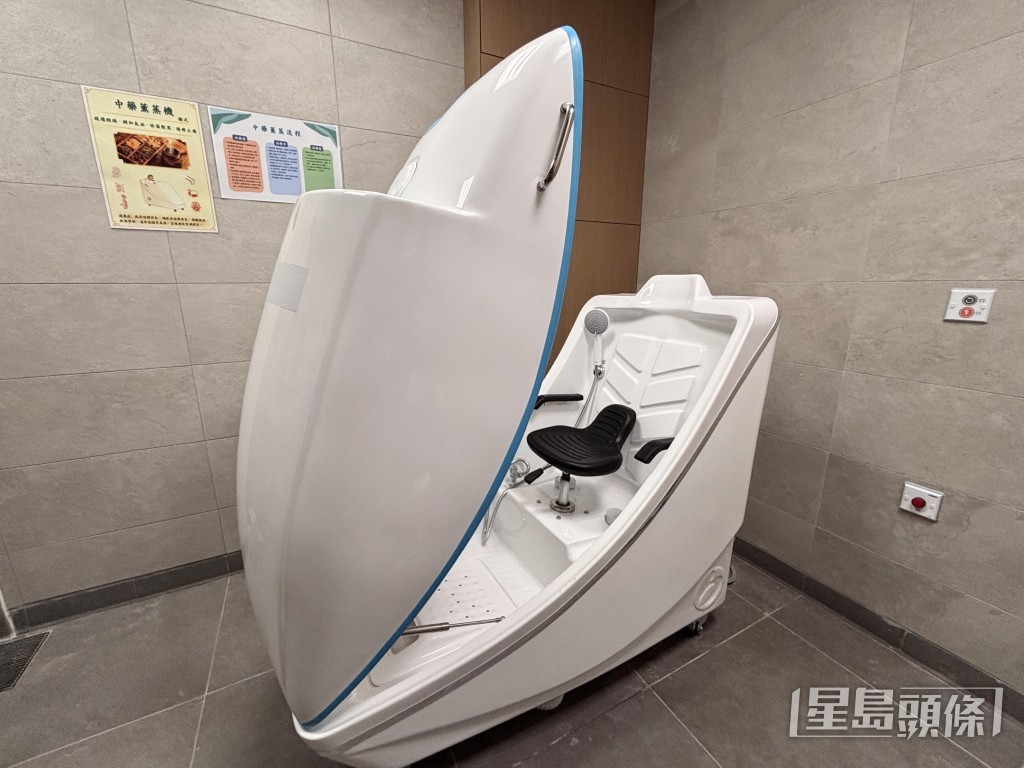 日間病房的治療室設有中藥薰蒸機。 日間病房的治療室設有中藥薰蒸機。