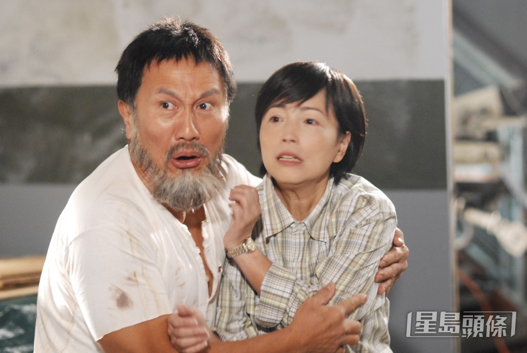 2010 跟郭峰拍TVB《情越雙白線》。 2010 跟郭峰拍TVB《情越雙白線》。