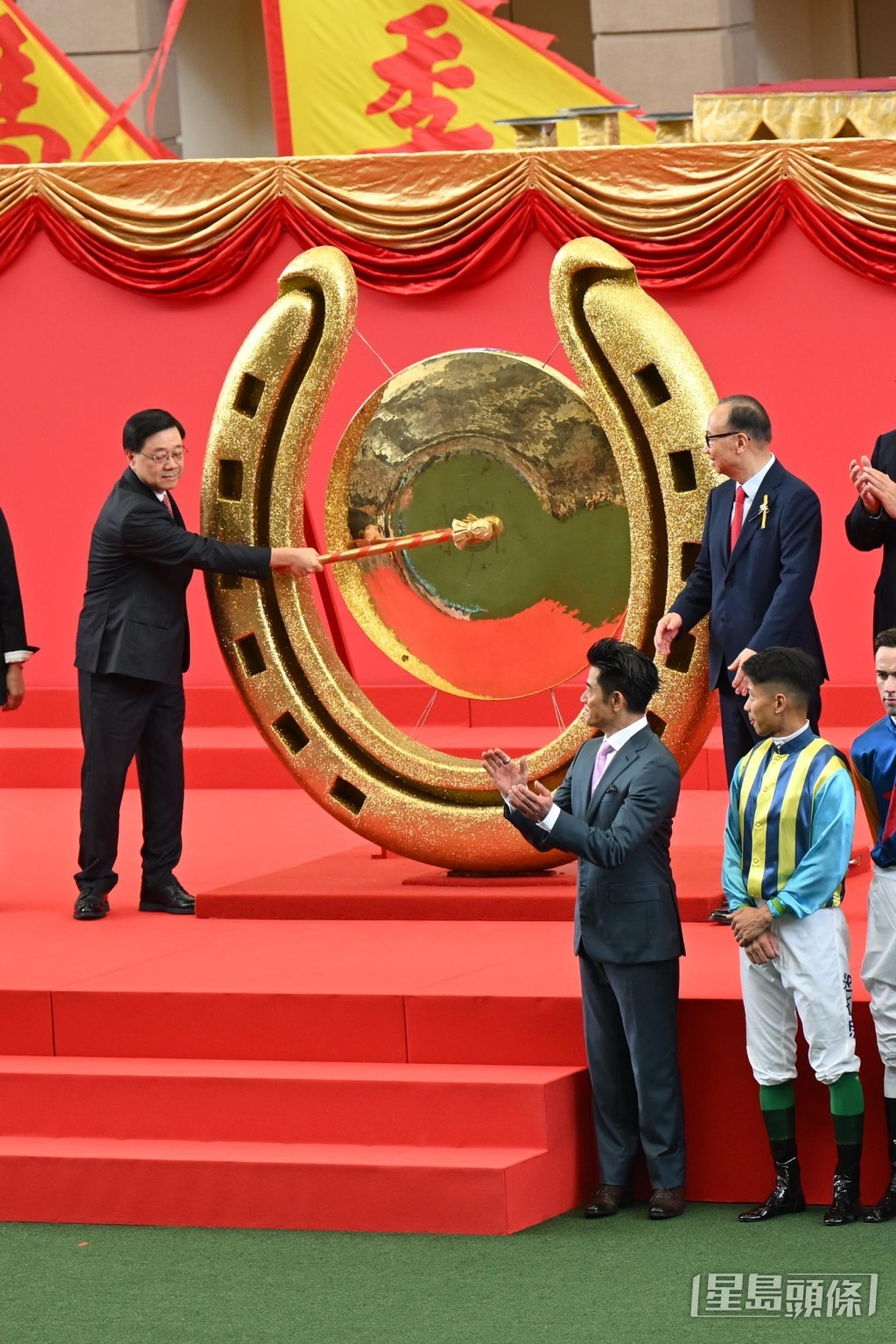 郭富城受場內馬迷歡迎。