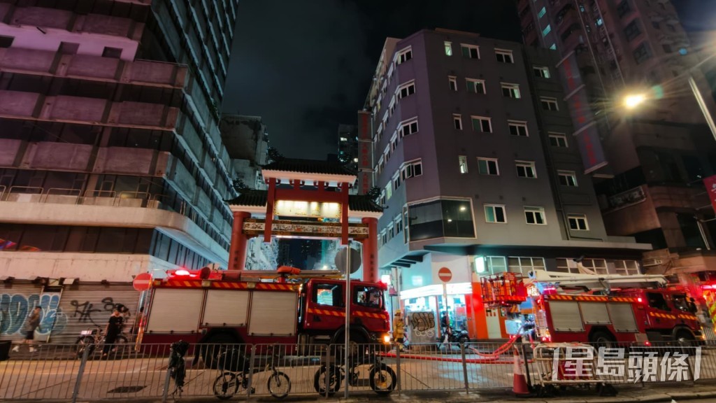 現場為油麻地廟街近佐敦道一唐樓。黃文威攝 現場為油麻地廟街近佐敦道一唐樓。黃文威攝