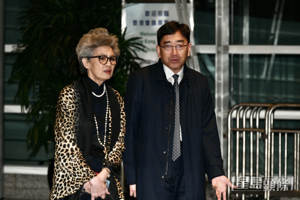 行會成員、前食物及衞生局局長高永文(右)。盧江球攝 行會成員、前食物及衞生局局長高永文(右)。盧江球攝