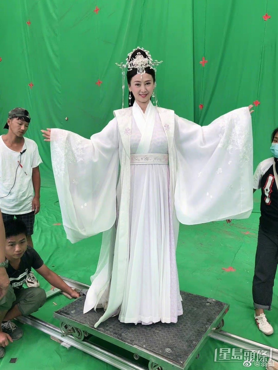 翁虹近年在內地發展，其美魔女外型，在內地極之吃香。