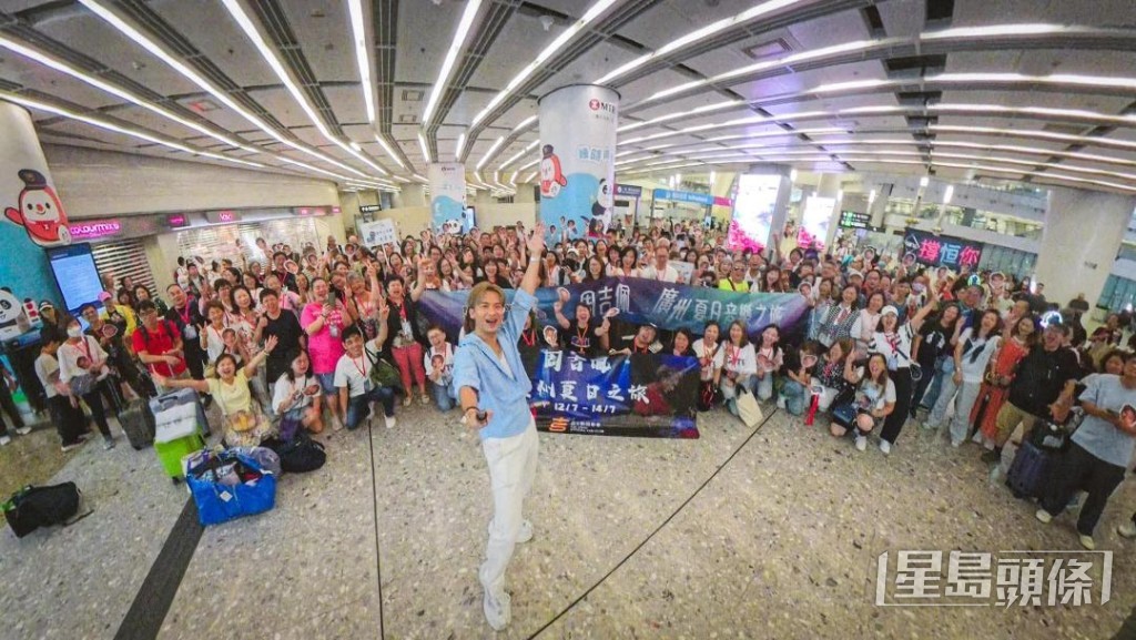 最近周吉佩帶吉士粉(FANS)到廣州睇巡演。 最近周吉佩帶吉士粉(FANS)到廣州睇巡演。