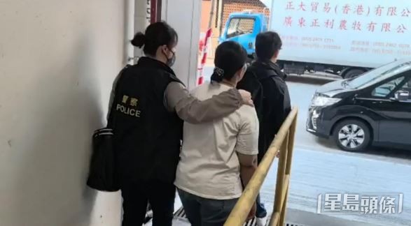 警方行動中拘捕126名男女。