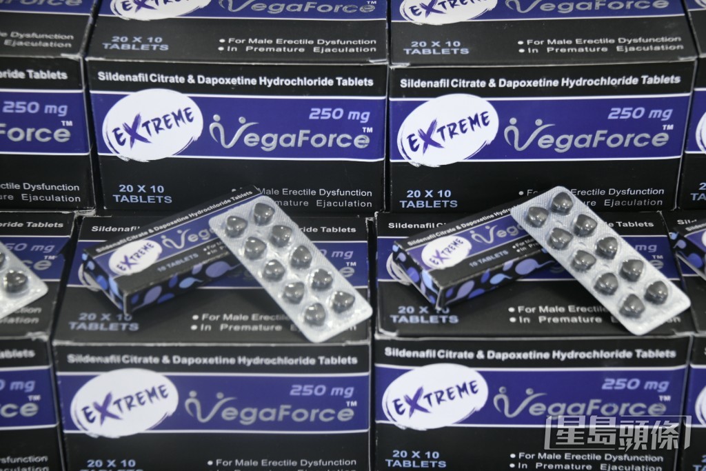 貨櫃內有藥劑製品偉哥。楊偉亨攝