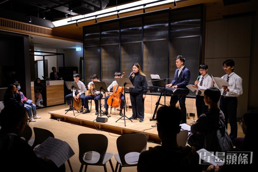 學生受韓進豐啟發，去年自發籌辦慈善音樂會，為大埔宏福苑火災受災戶募款。受訪者提供