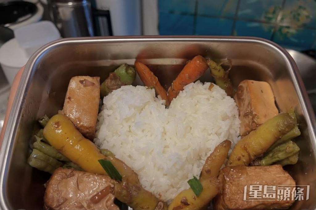 劉海龍以自家種植的紅甘荀為女兒製作愛心飯盒。 劉海龍以自家種植的紅甘荀為女兒製作愛心飯盒。