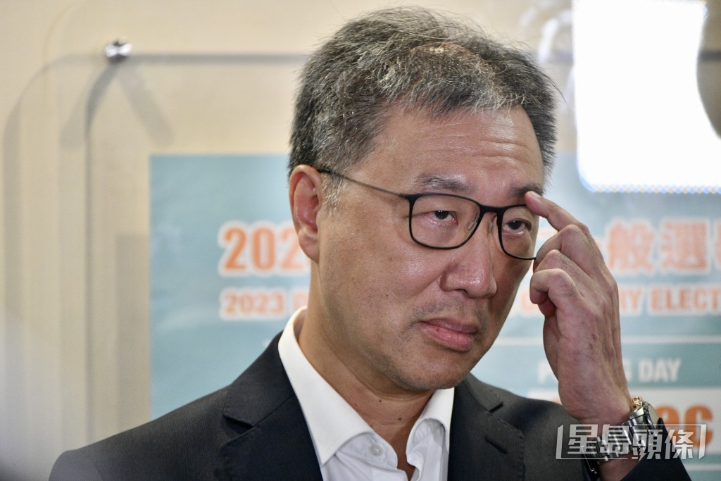陸啟康就系統故障哽咽致歉。（盧江球攝）