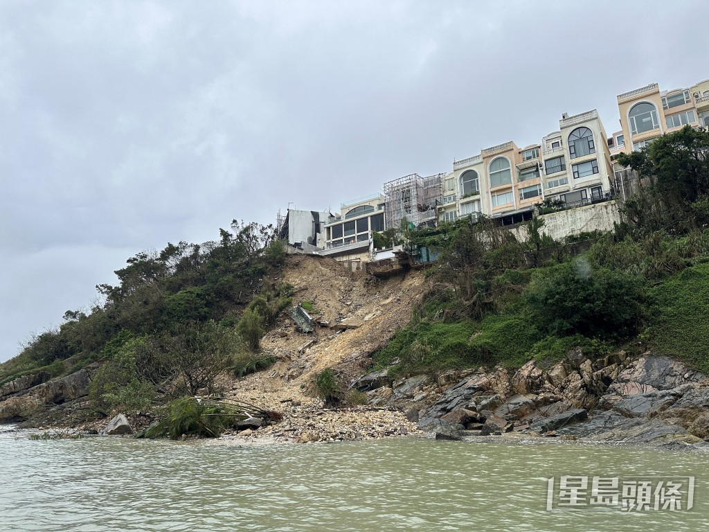 山坡滿是泥石和雜物。資料圖片 山坡滿是泥石和雜物。資料圖片