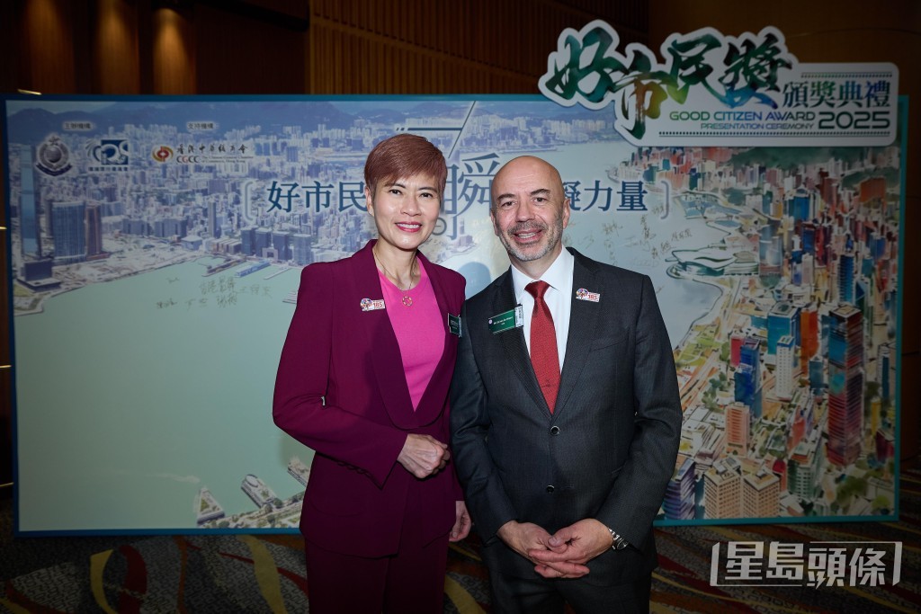 屈臣氏集团行政总裁倪文玲（左）表示，Ed的行动体现集团关心社区的核心价值。