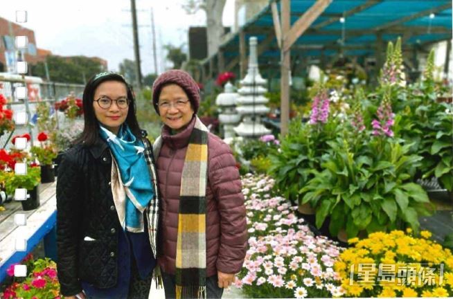 梁醫生的女兒(左)亦為人母,兩人認為孩子健康成長最重要。 受訪者提供 梁醫生的女兒(左)亦為人母,兩人認為孩子健康成長最重要。 受訪者提供