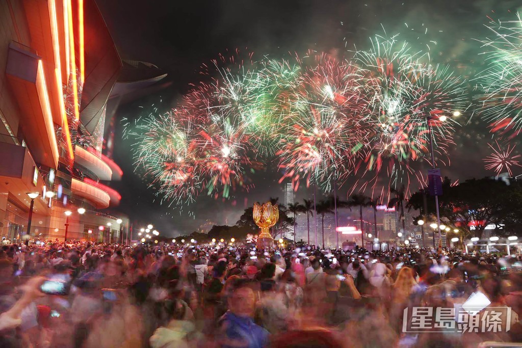 「馬到功成耀香江」馬年煙花匯演表演。 「馬到功成耀香江」馬年煙花匯演表演。