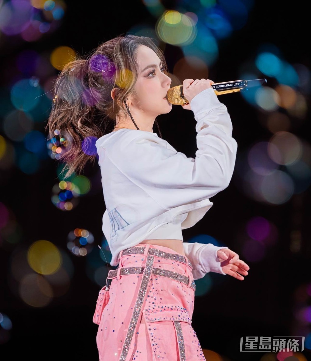 G.E.M.不满音质问题而大骂工作人员。