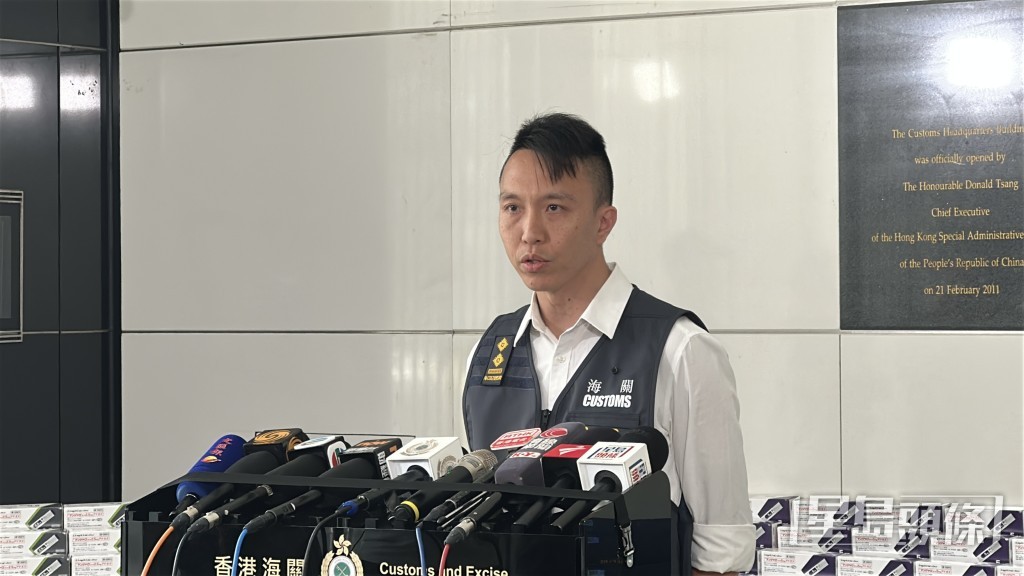 有組織罪案調查科特別調查第一組高級調查主任梁志恆講述行動詳情。劉漢權攝 有組織罪案調查科特別調查第一組高級調查主任梁志恆講述行動詳情。劉漢權攝