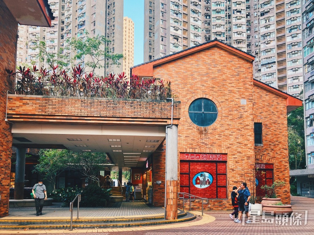屋苑交通便利,鄰近港鐵石門站。 屋苑交通便利,鄰近港鐵石門站。