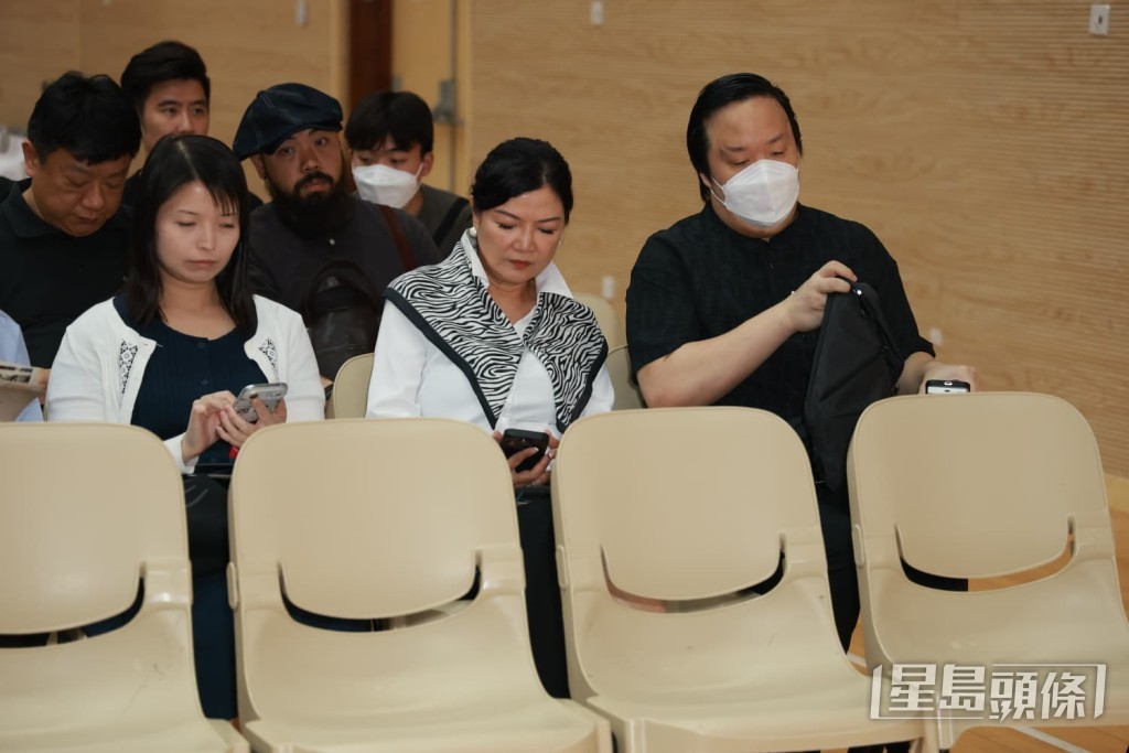 黎彼得的兒子黎樹德戴上口罩。 黎彼得的兒子黎樹德戴上口罩。