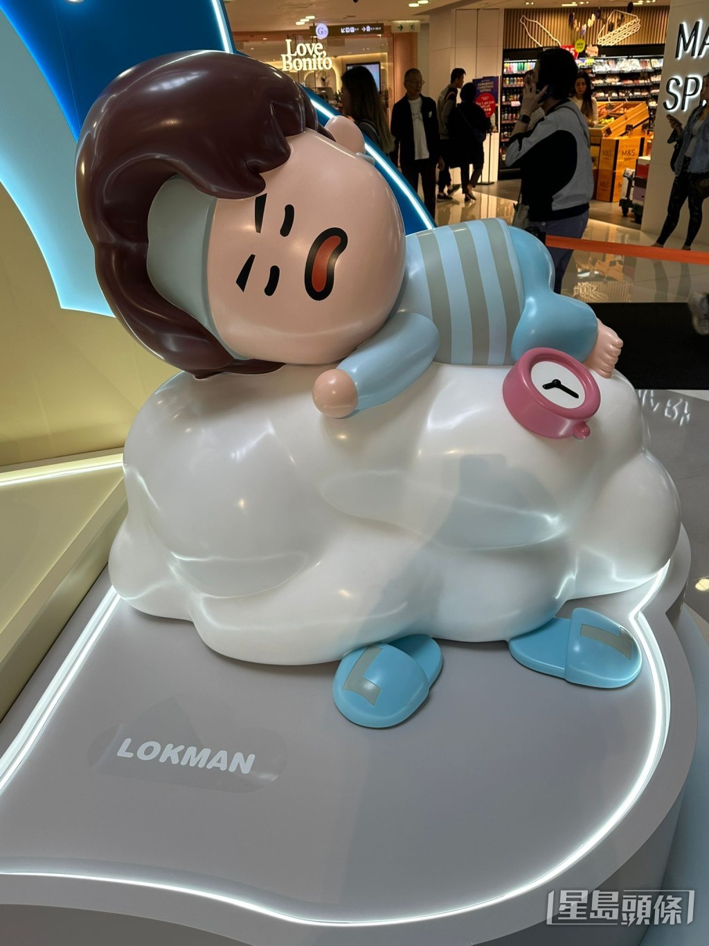 Lokman睡姿。 Lokman睡姿。
