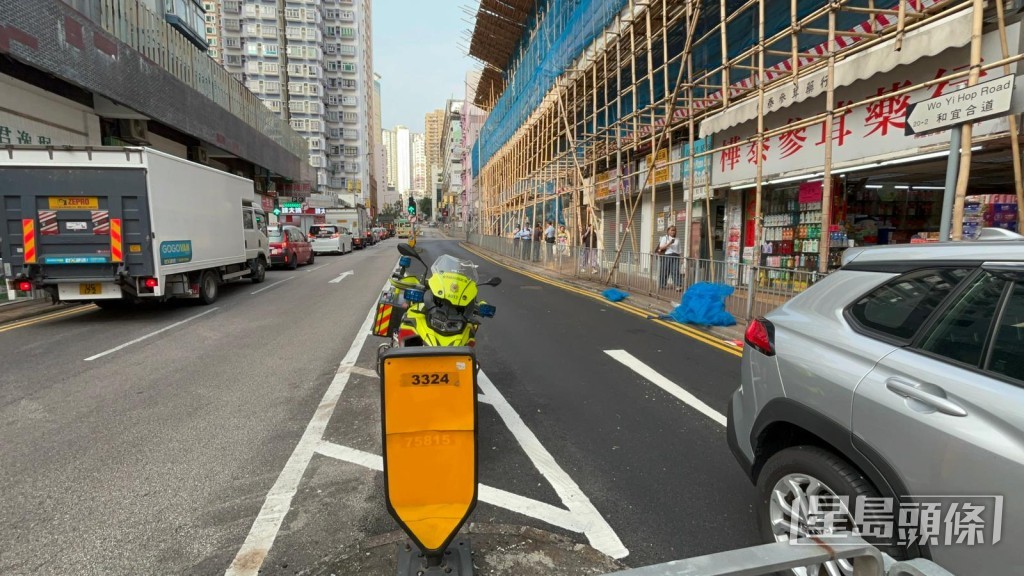現場地面遺留棚網殘骸。 現場地面遺留棚網殘骸。