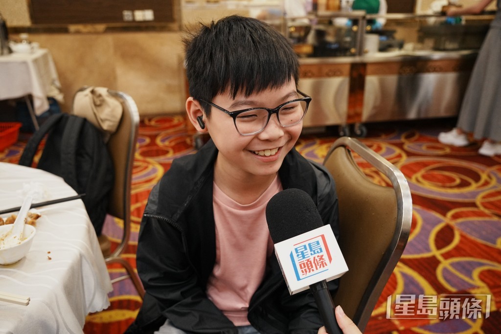 高小朋友表示會用自己零用錢給媽媽、婆婆買禮物。 高小朋友表示會用自己零用錢給媽媽、婆婆買禮物。