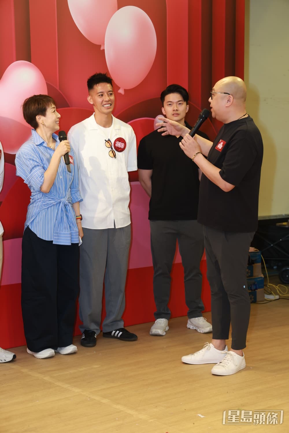 36歲參賽者劉梓堅（左二）參加《女神配對計劃2》海選。