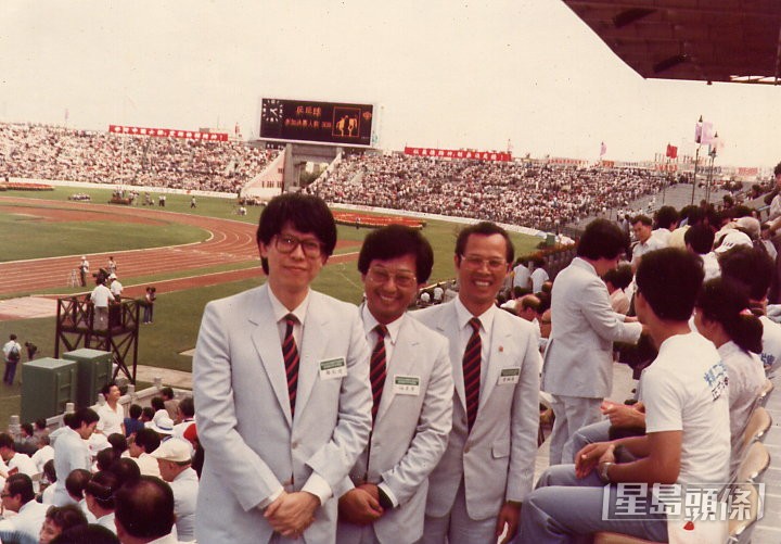 伍晃榮在上世紀70年代已經擔任體育主播。