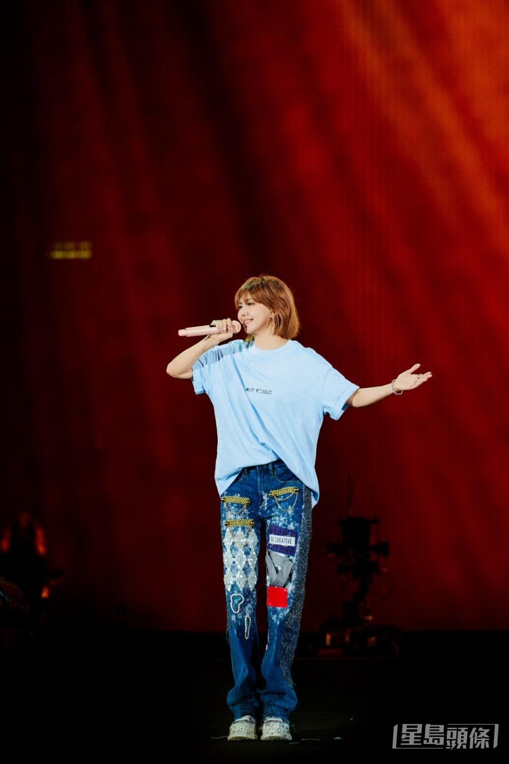 孫燕姿係唱家班。