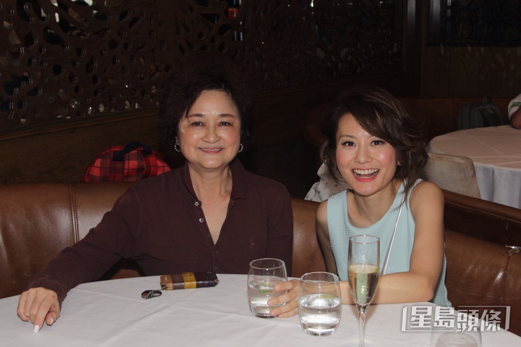 黄宇诗妈妈是歌手华娃。 黄宇诗妈妈是歌手华娃。