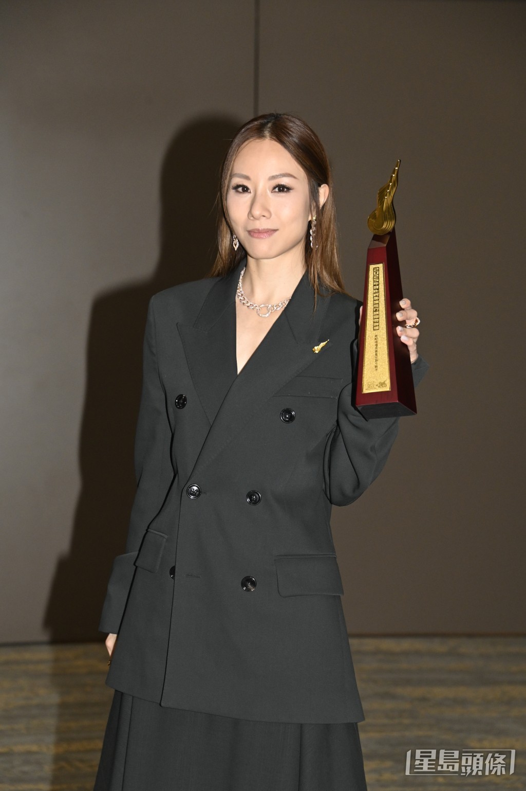 鄧麗欣曾在《2025年度叱咤樂壇流行榜頒獎典禮》獲頒「叱咤樂壇我最喜愛的女歌手」。