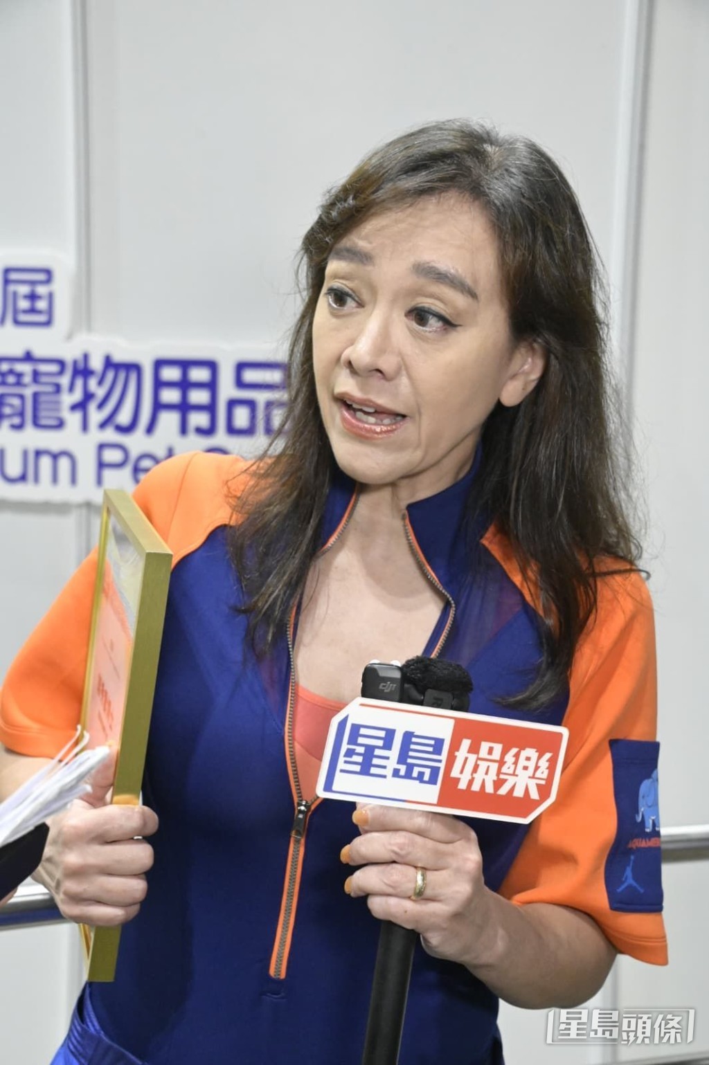 她認為男仔要學會獨立。 她認為男仔要學會獨立。