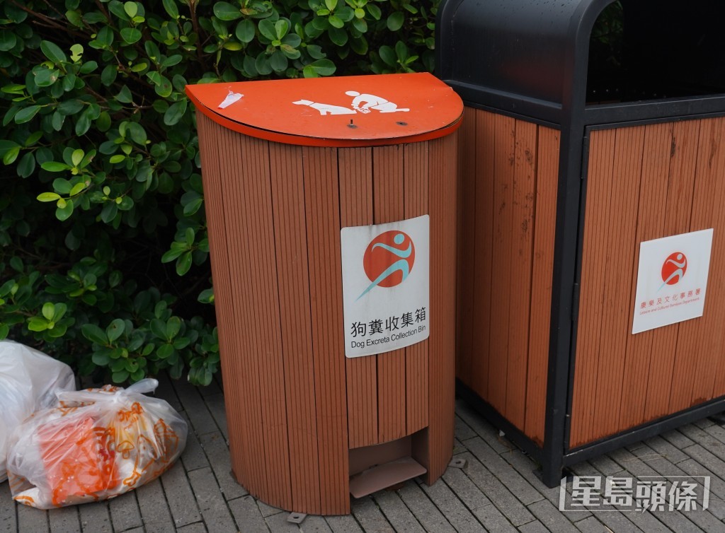 啟德住宅區一帶狗隻隨處便溺問題引起居民關注。葉偉豪攝 啟德住宅區一帶狗隻隨處便溺問題引起居民關注。葉偉豪攝