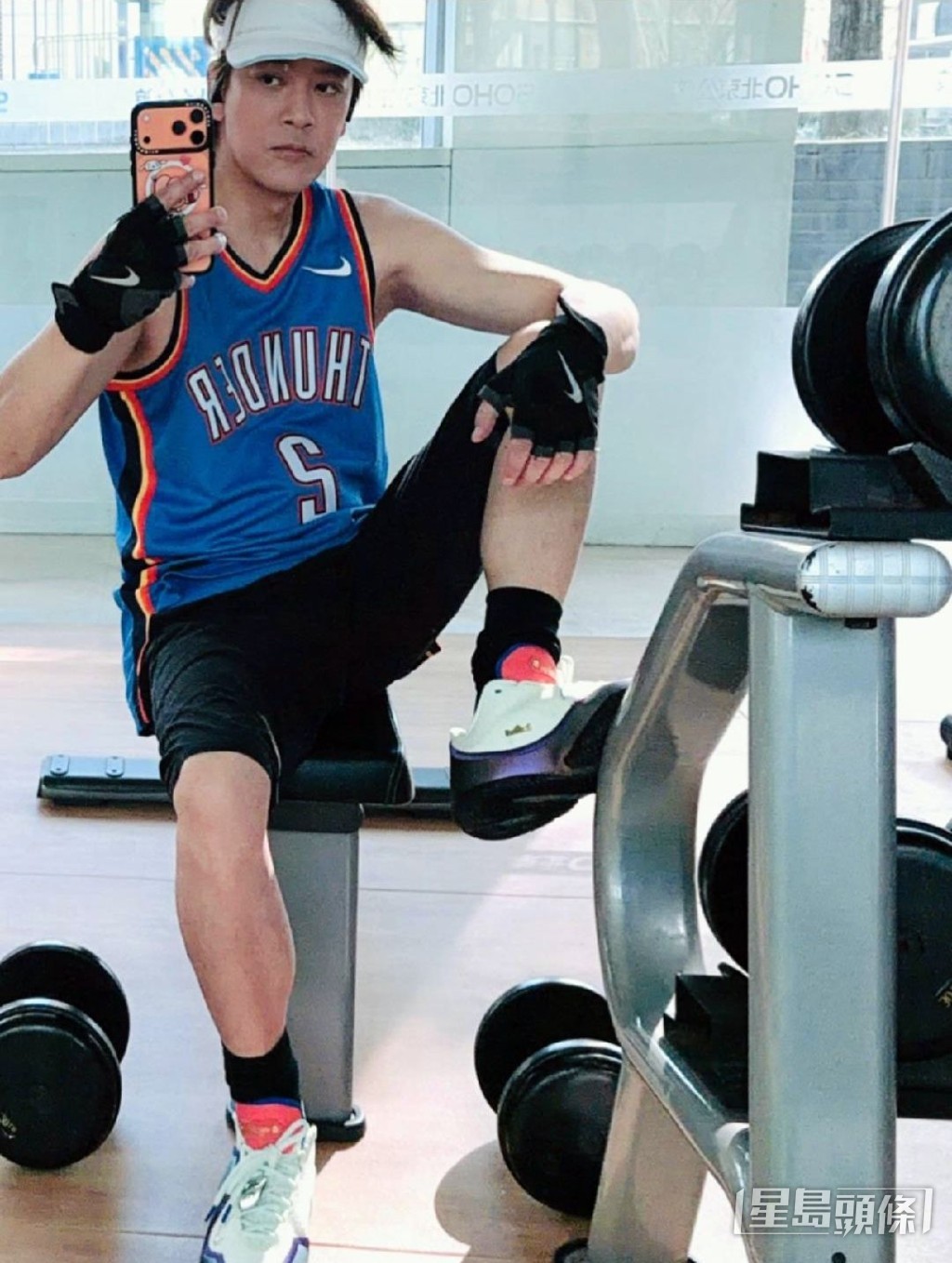 東東努力操肌備戰中。 東東努力操肌備戰中。