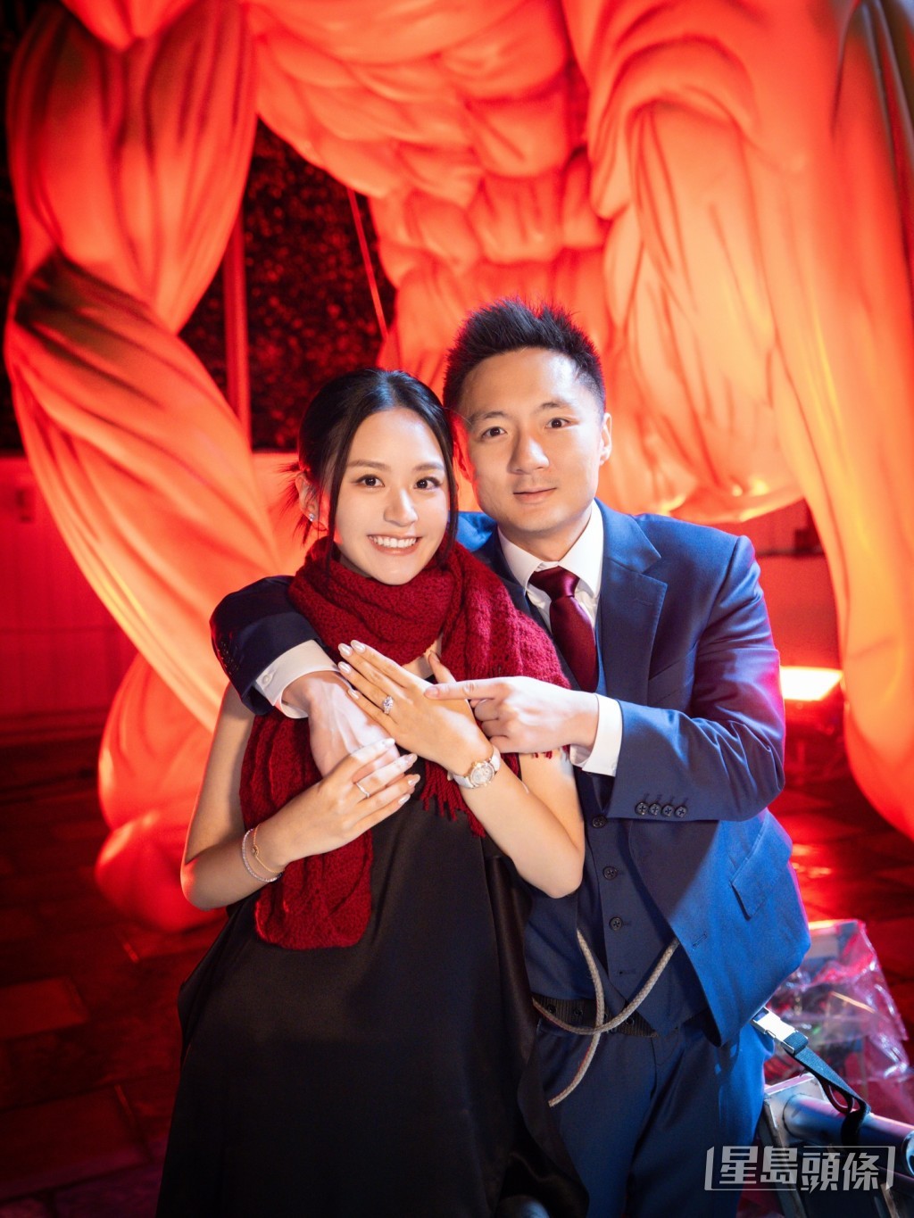 兩人奉子成婚。 兩人奉子成婚。