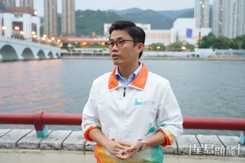 鄧肇峰期望專業知識可助解決地區民生困難。葉偉豪攝  ​