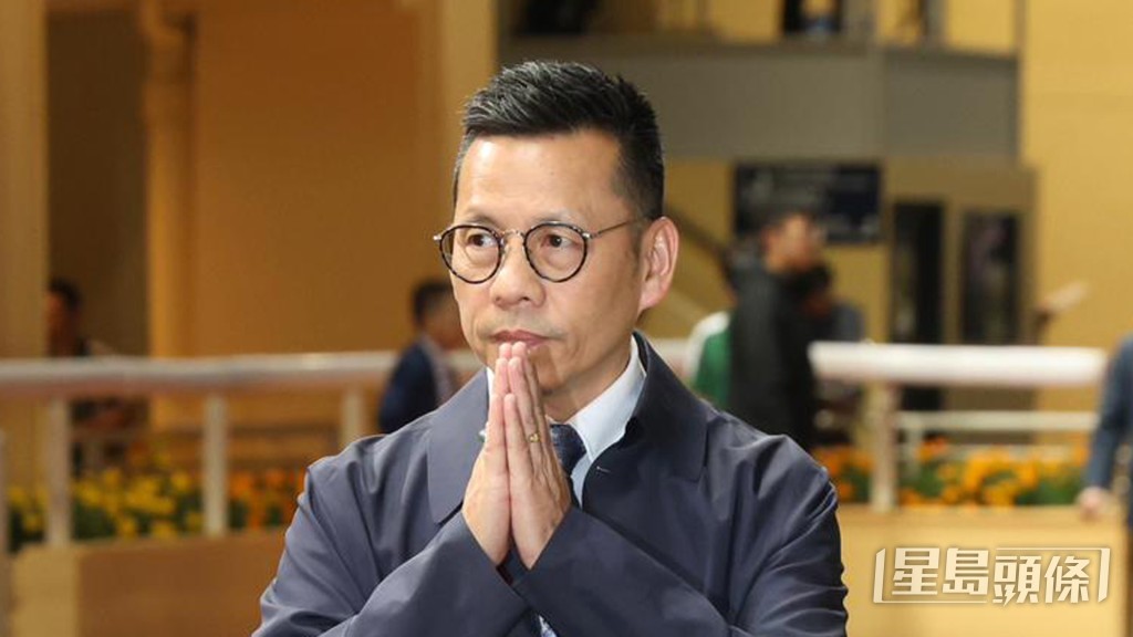 今朝課後羅富全捉住田泰安傾了好長時間。