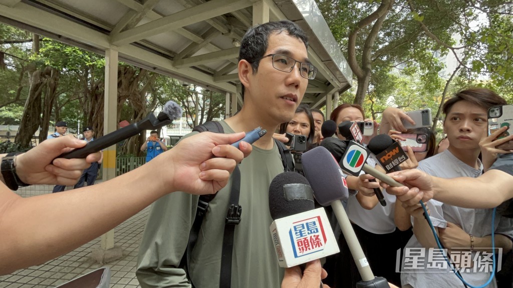 張先生指返家心情複雜。楊偉亨攝
