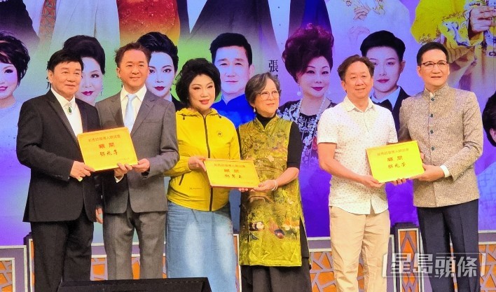 曾慧、彭熾權和黎駿聲成立「新馬師曾傳人聯誼會」,向兆尊、翠玉和兆榮頒發顧問委任狀。 曾慧、彭熾權和黎駿聲成立「新馬師曾傳人聯誼會」,向兆尊、翠玉和兆榮頒發顧問委任狀。