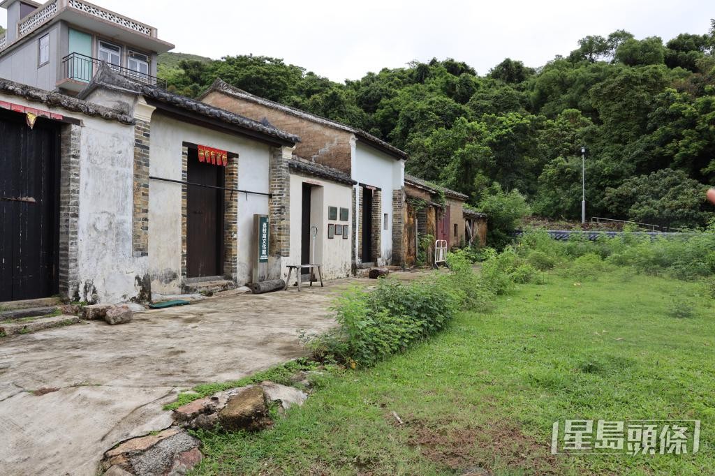 團隊邀請專家以客家中式建屋技術,修復了村口相連的舊村屋。 團隊邀請專家以客家中式建屋技術,修復了村口相連的舊村屋。