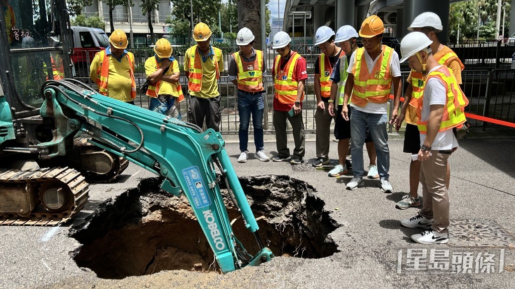 路政署出動GPR探測地底水管損壞情況。