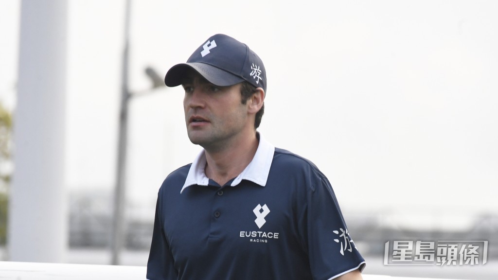 今朝「紫荊傳令」到內圈出試之後游達榮跟到實。