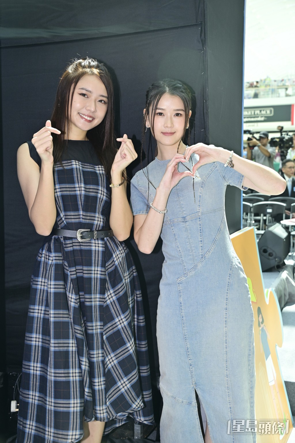 戴祖儀(左)和潘靜文今日(3日)出席一個無煙活動。 戴祖儀(左)和潘靜文今日(3日)出席一個無煙活動。