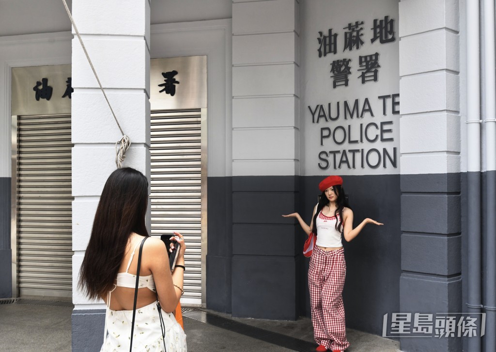 他指香港需增加景點擴容擴量,分散不同人流,形容18區很多景點是「禾稈冚珍珠」。 他指香港需增加景點擴容擴量,分散不同人流,形容18區很多景點是「禾稈冚珍珠」。