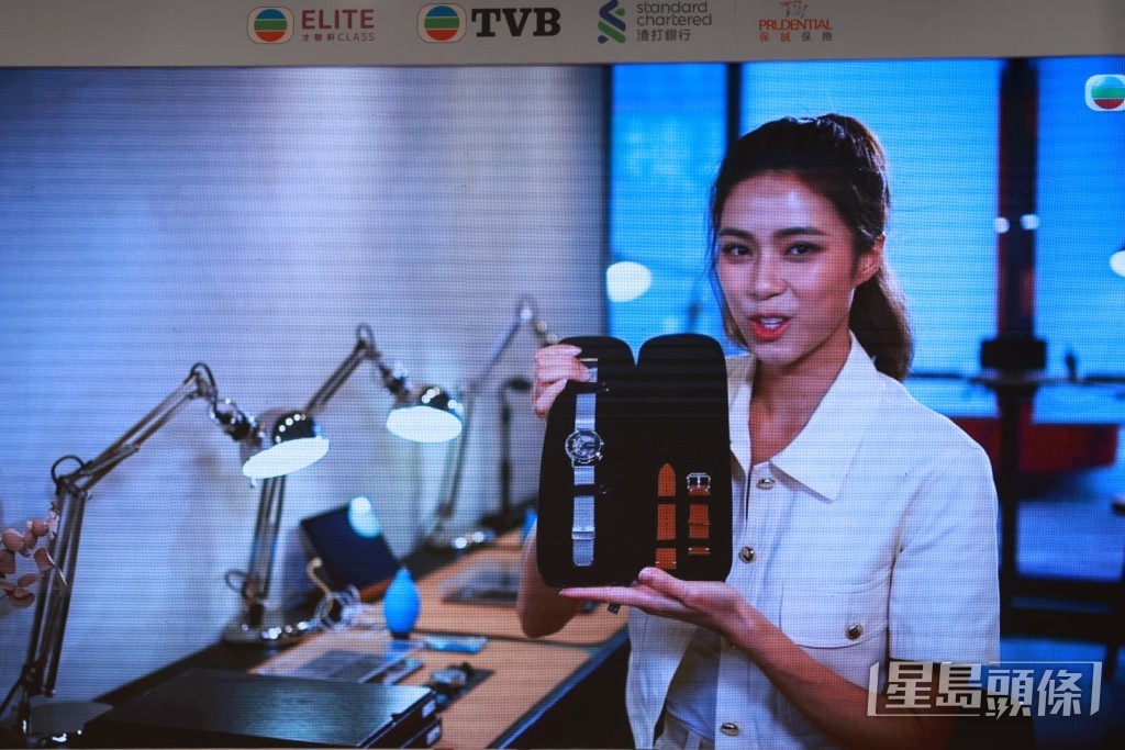 劉穎璇展示珍藏。