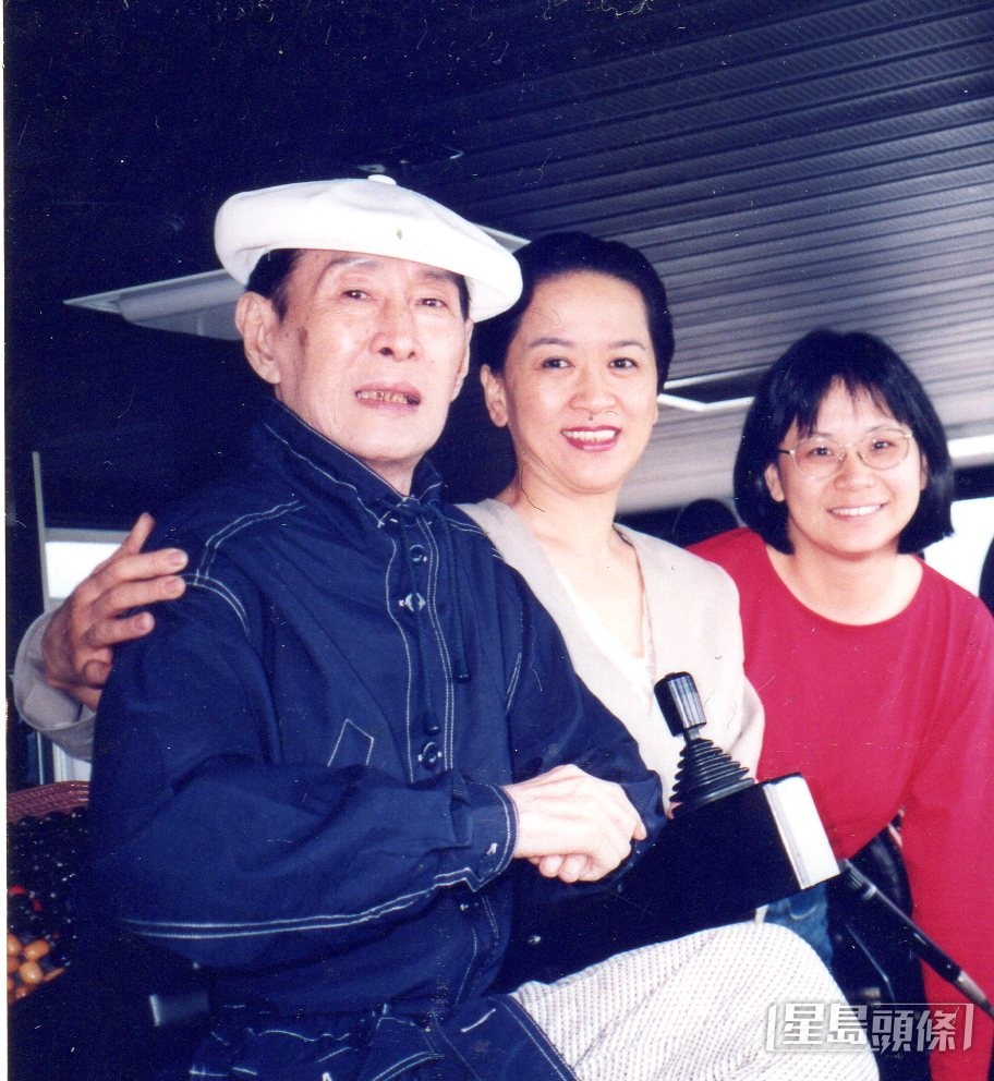 鄧兆尊與媽媽祥嫂一度反面。