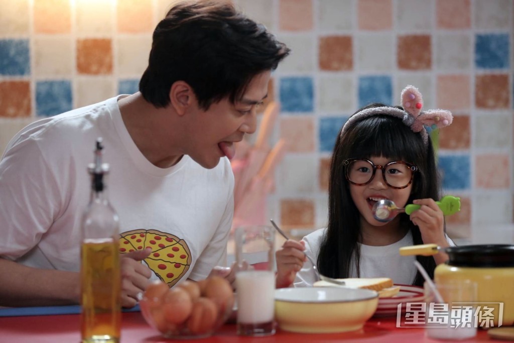 陳曉東首次攜女兒「朵朵」演出電影《騙我一輩子》。 陳曉東首次攜女兒「朵朵」演出電影《騙我一輩子》。