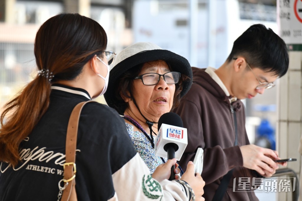 經常以巴士出行的李女士指,自己每日外出乘車大多屬短途或固定路線。何健勇攝 經常以巴士出行的李女士指,自己每日外出乘車大多屬短途或固定路線。何健勇攝