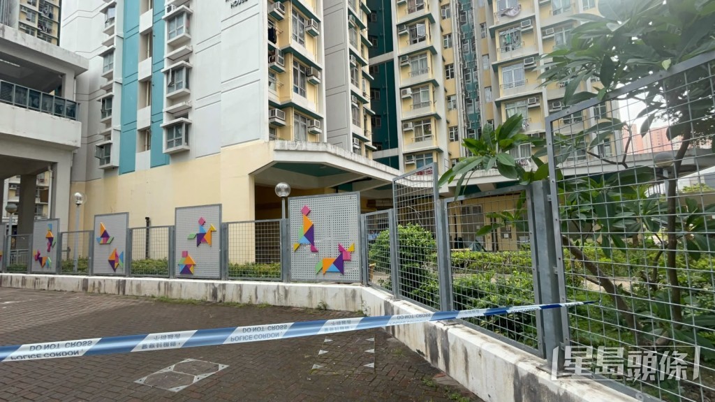 警員圍封現場調查。楊偉亨攝 警員圍封現場調查。楊偉亨攝