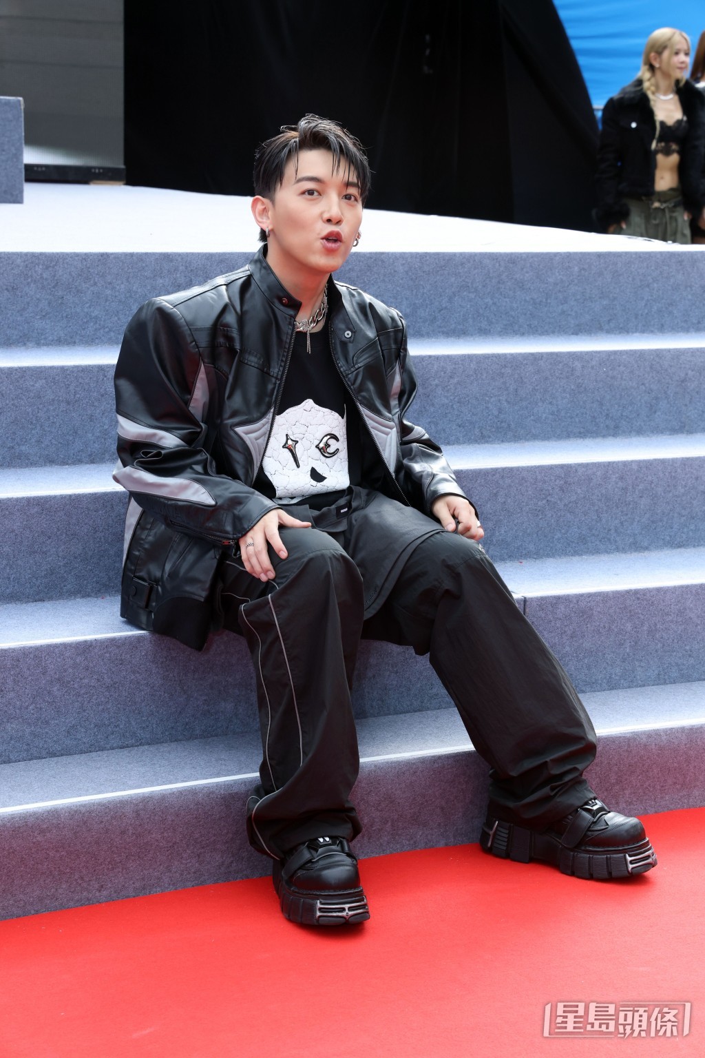 因MIRROR未出席而奪得「我最喜愛男歌手」的呼聲更高。